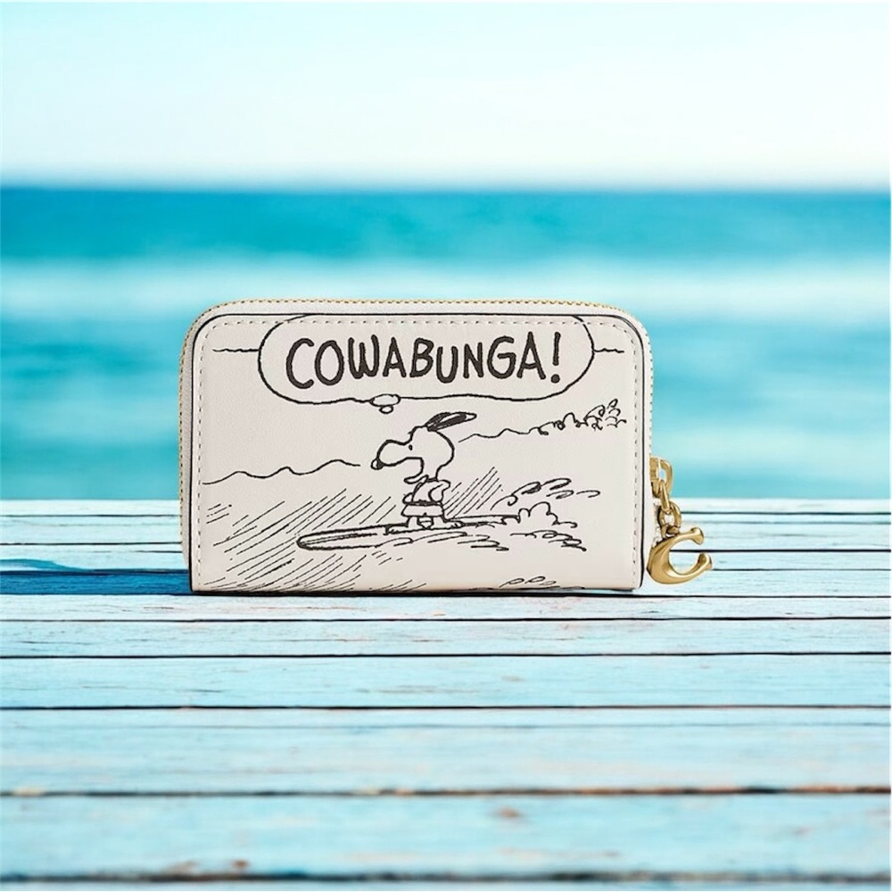 Coach White & Black W  Gold Hardware Peanuts SNOOPY Cartoon Wallet NWT - Picture 3 of 9
